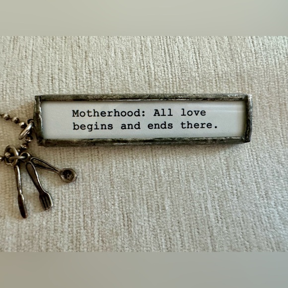 Vintage inspired long silver photo pendant. - Picture 5 of 10